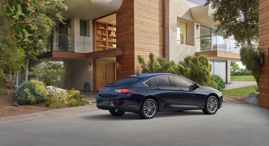  Buick Regal Sportback 2017 года  (NA) (фото 2 из 42)
